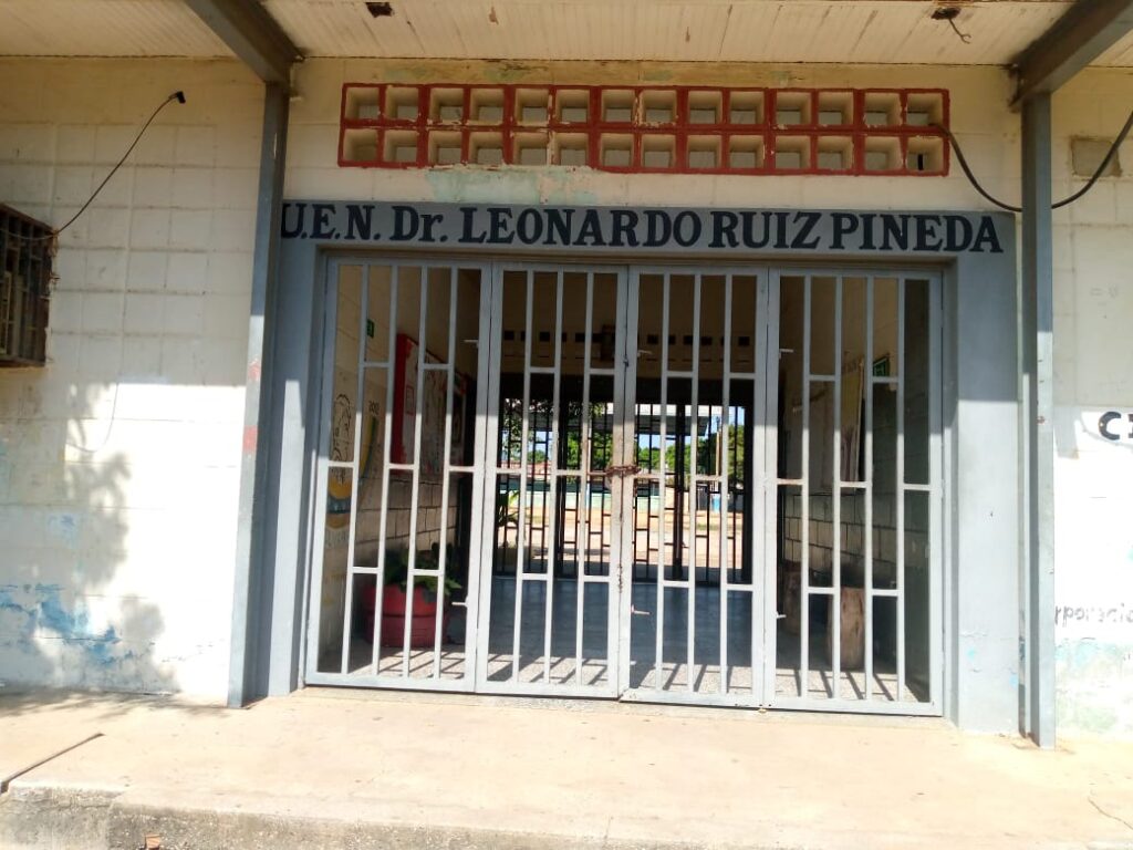 Escuela Leonardo Ruiz Pineda2